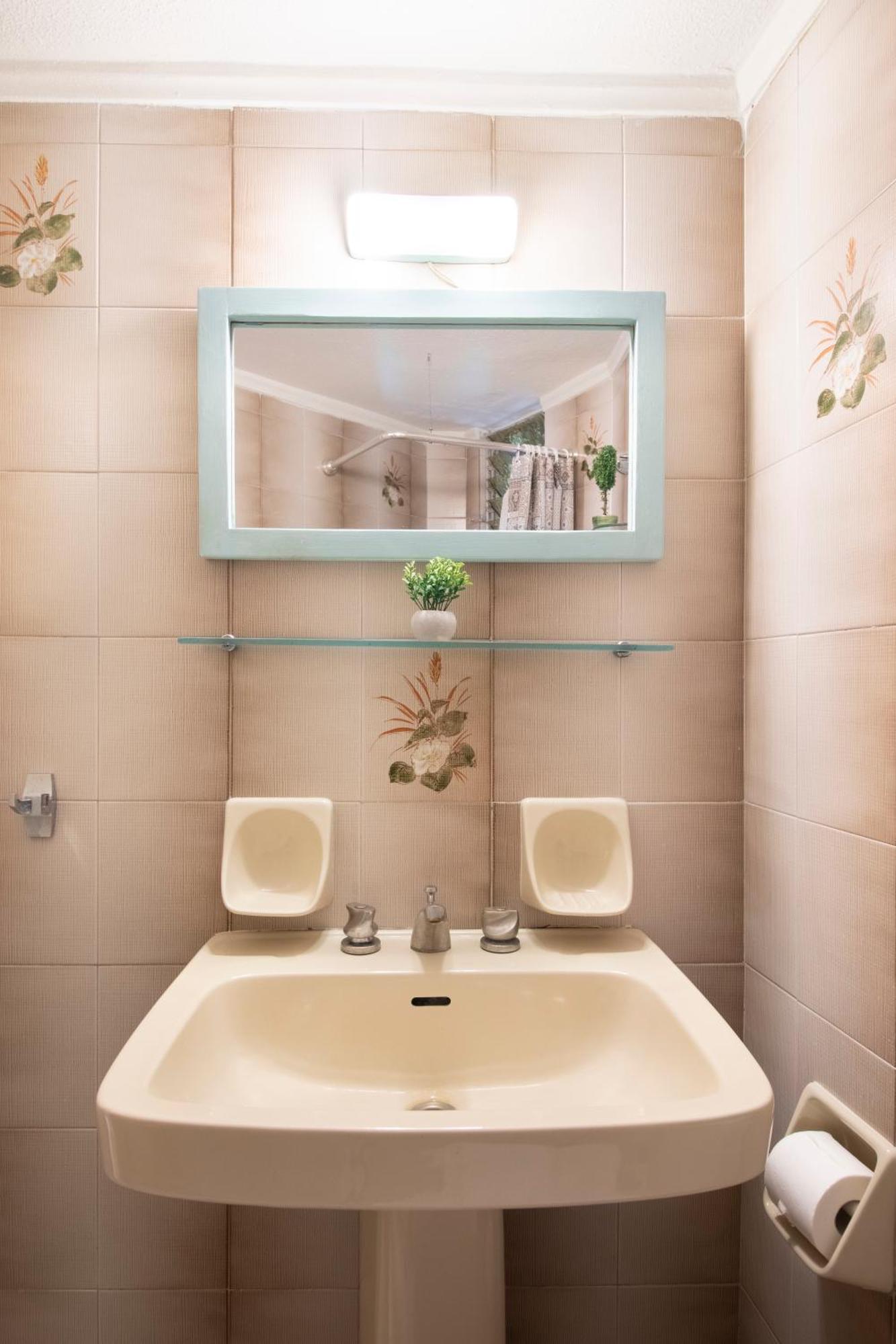 Modern City Apt In The Heart Of Heraklion Ngoại thất bức ảnh