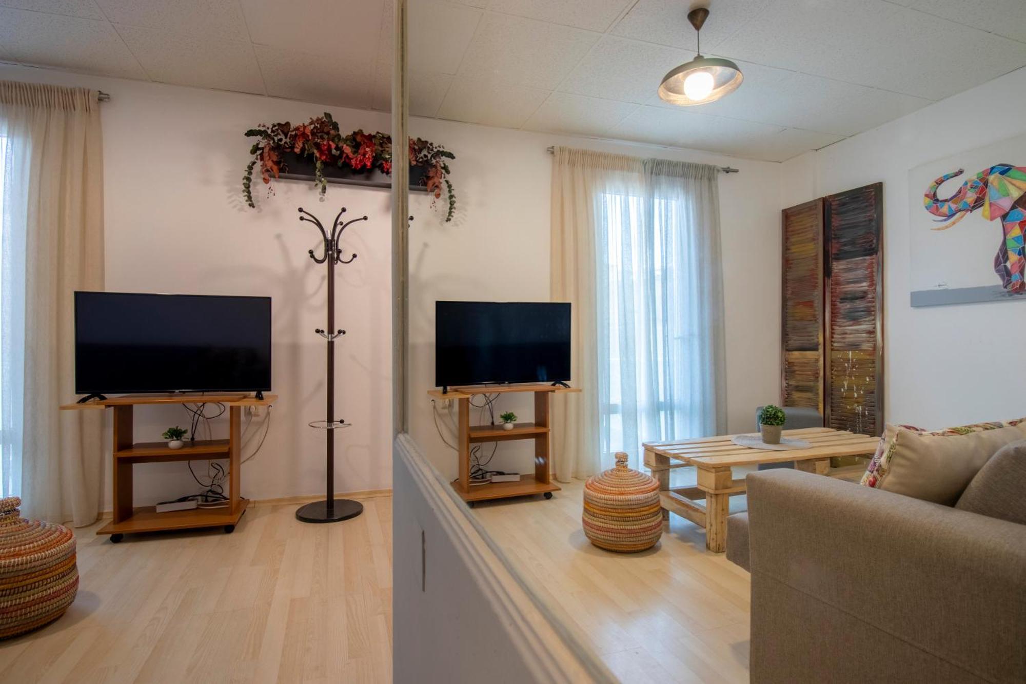 Modern City Apt In The Heart Of Heraklion Ngoại thất bức ảnh