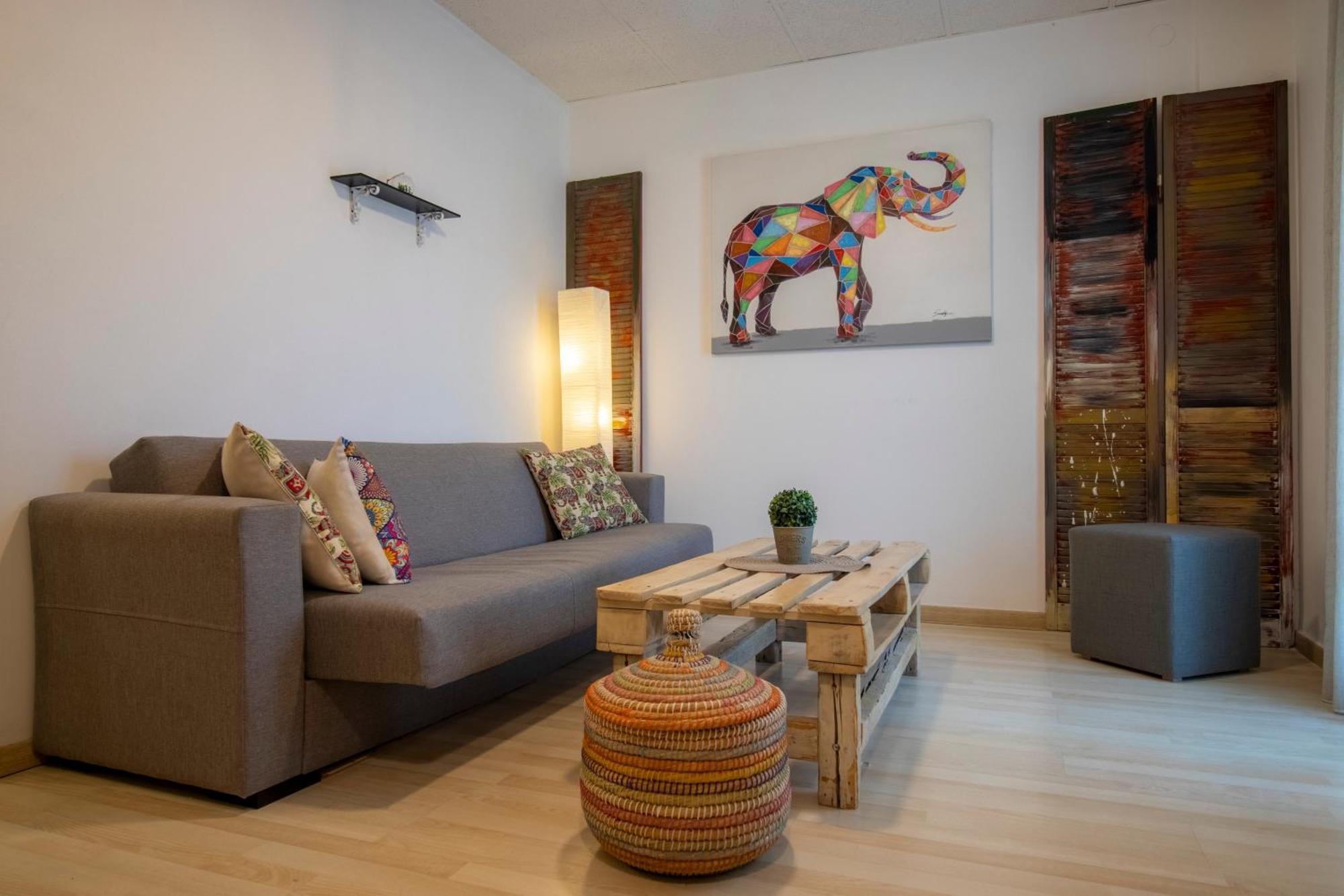 Modern City Apt In The Heart Of Heraklion Ngoại thất bức ảnh