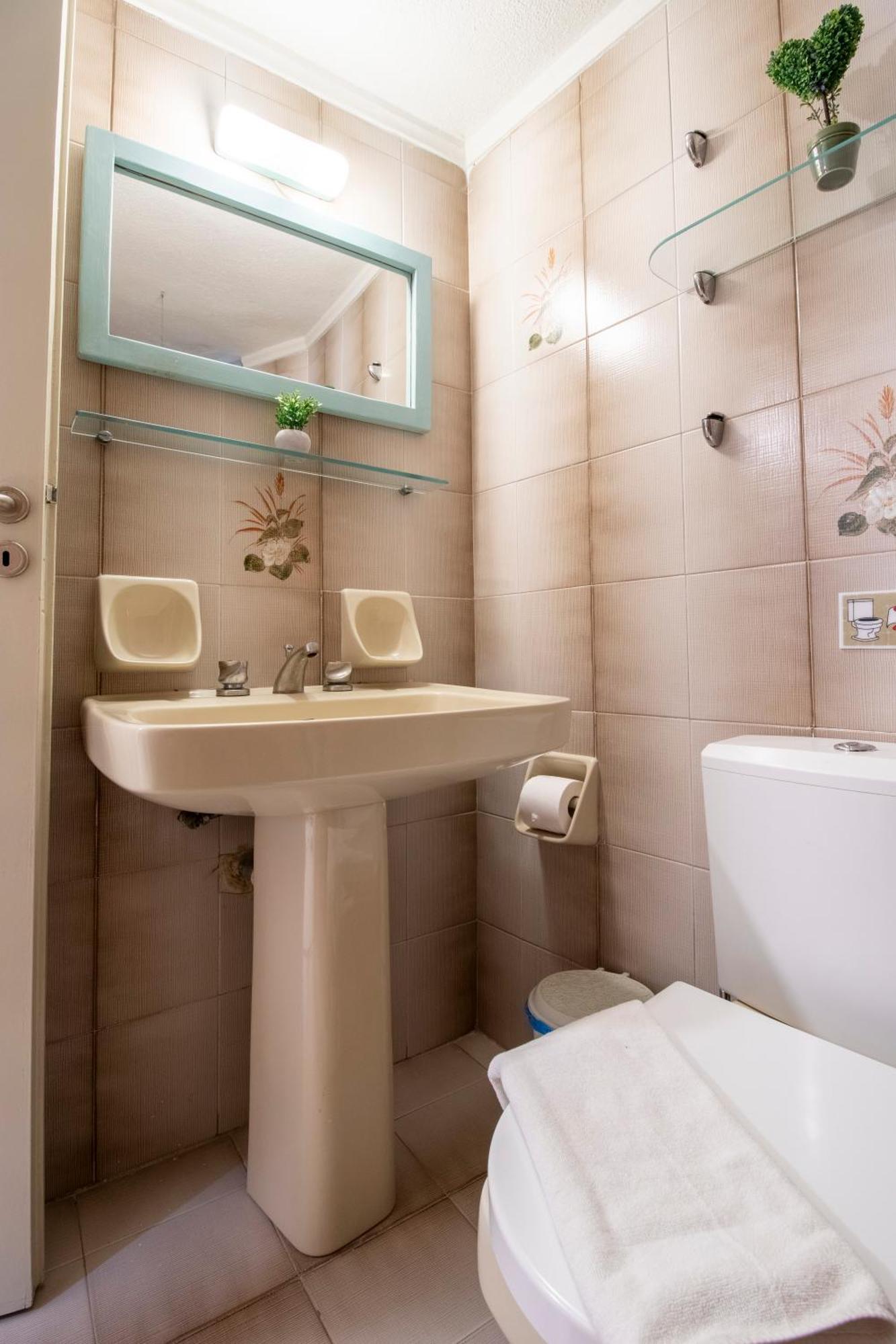 Modern City Apt In The Heart Of Heraklion Ngoại thất bức ảnh