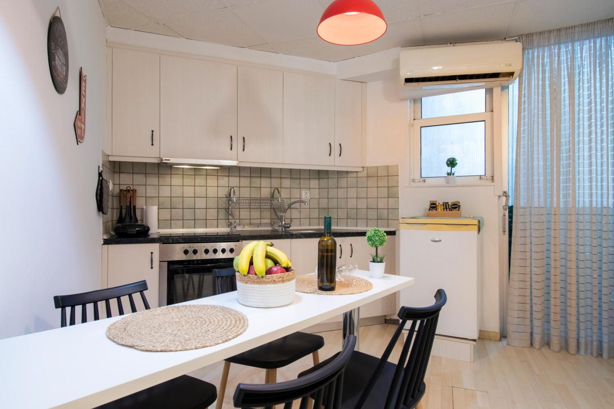 Modern City Apt In The Heart Of Heraklion Ngoại thất bức ảnh