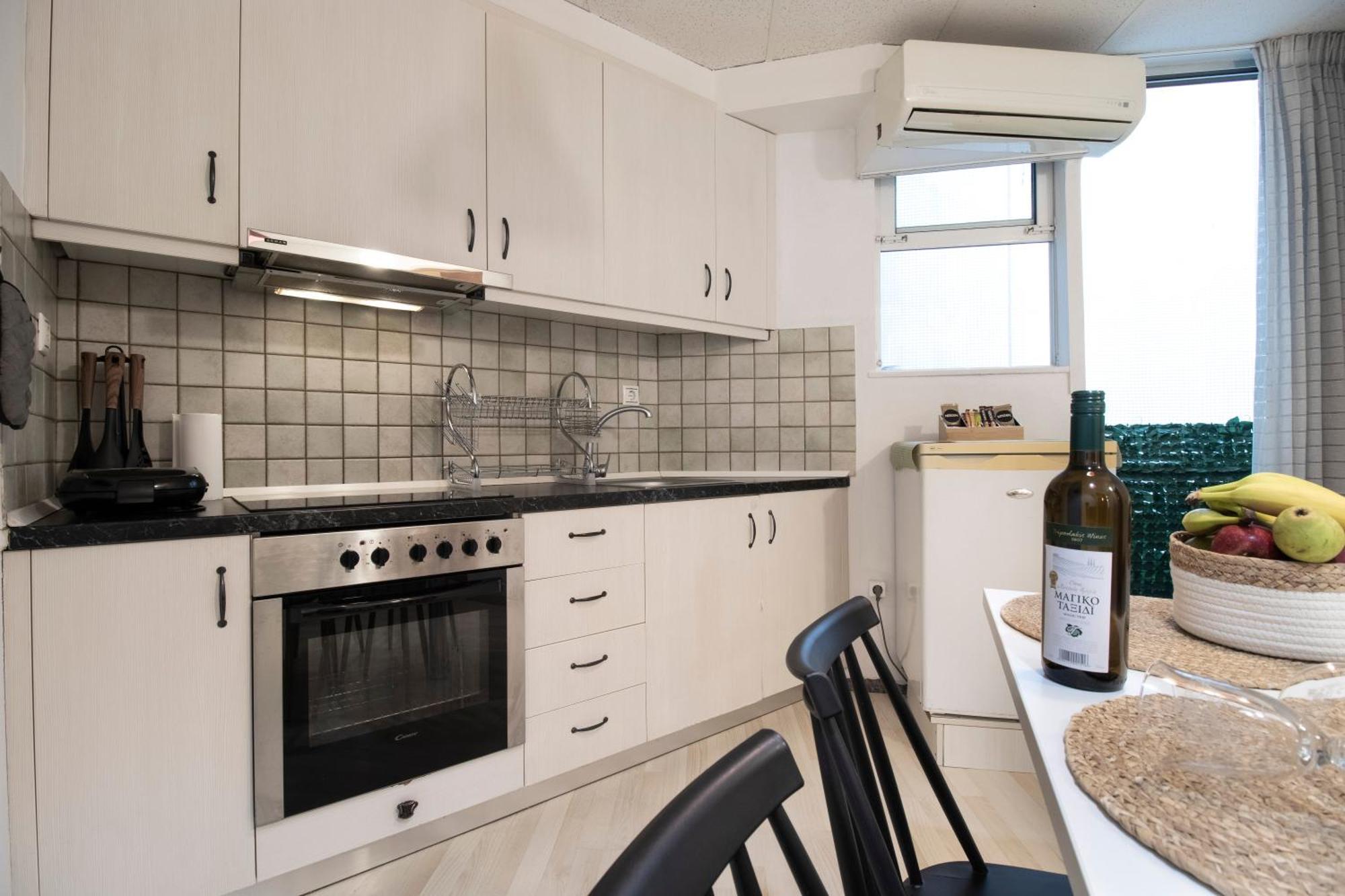 Modern City Apt In The Heart Of Heraklion Ngoại thất bức ảnh