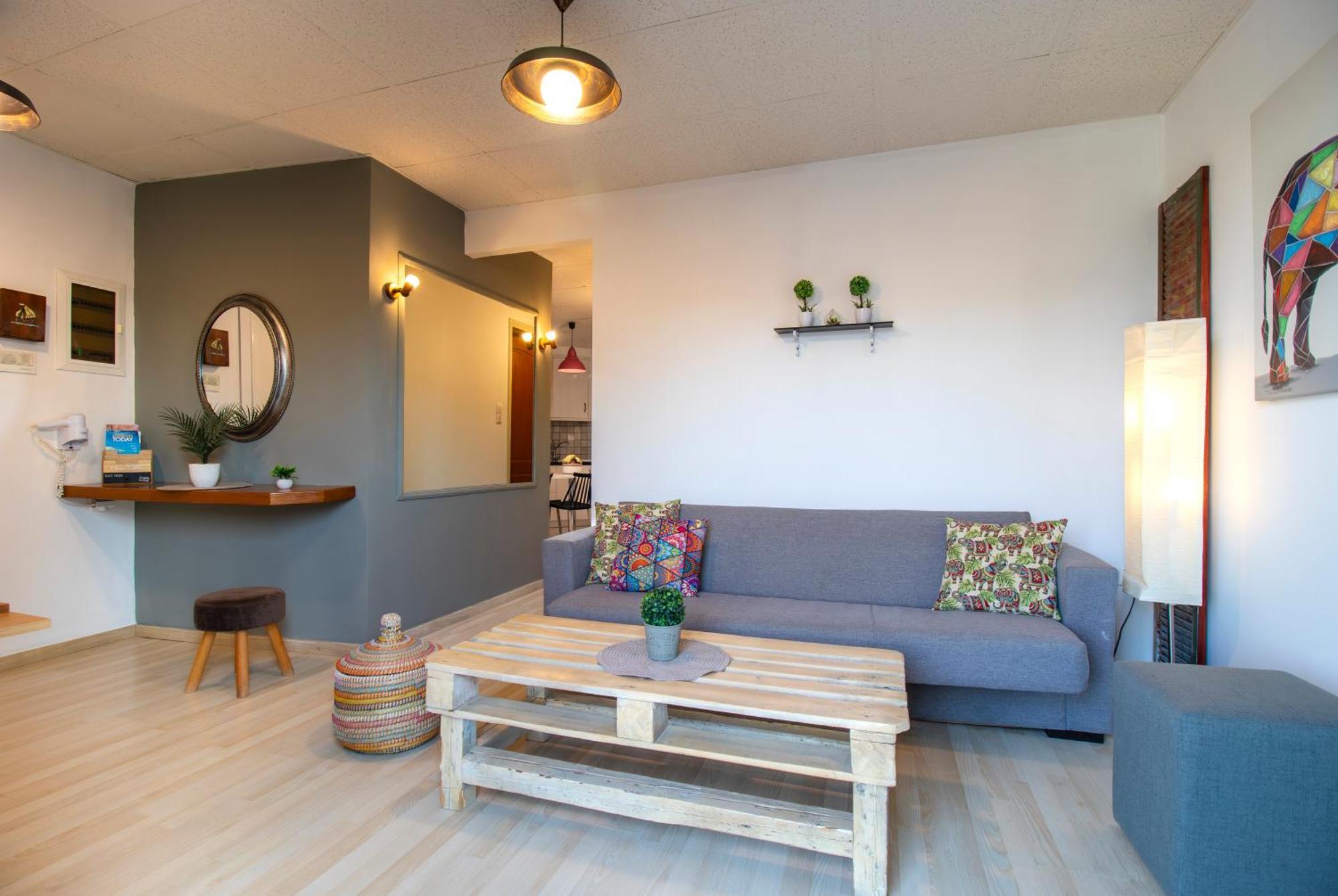 Modern City Apt In The Heart Of Heraklion Ngoại thất bức ảnh