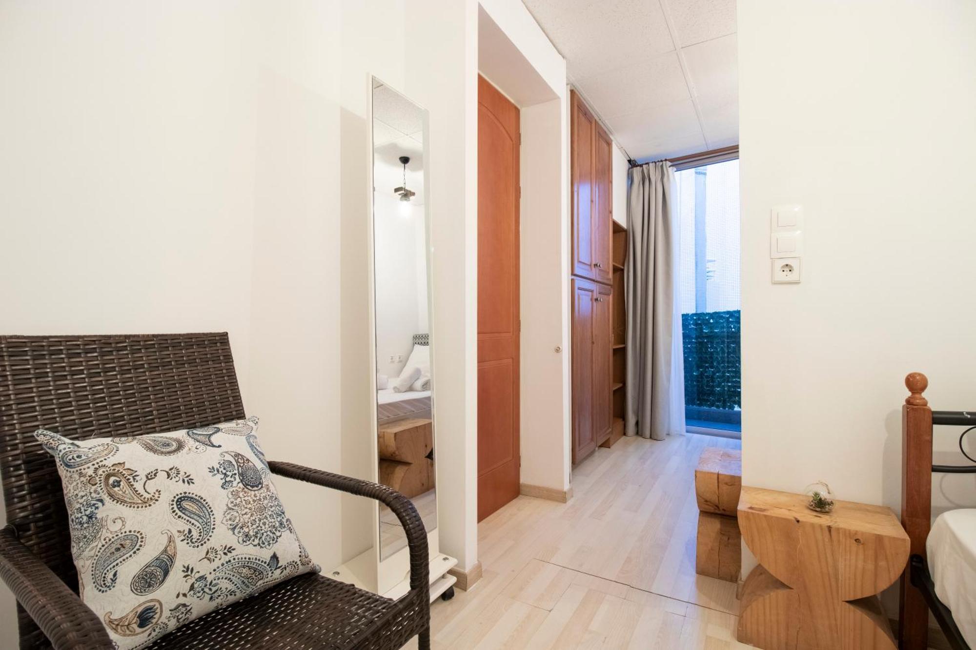 Modern City Apt In The Heart Of Heraklion Ngoại thất bức ảnh